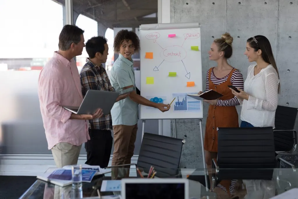 imageye___-_imgi_34_business-colleagues-discussing-about-the-strategy-4QFRAJN-1024x683